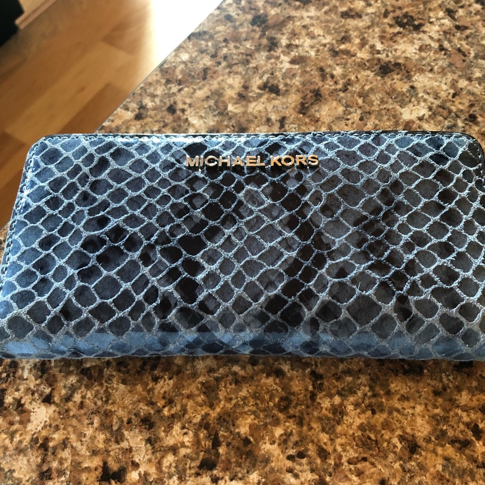 Michael kors wallet